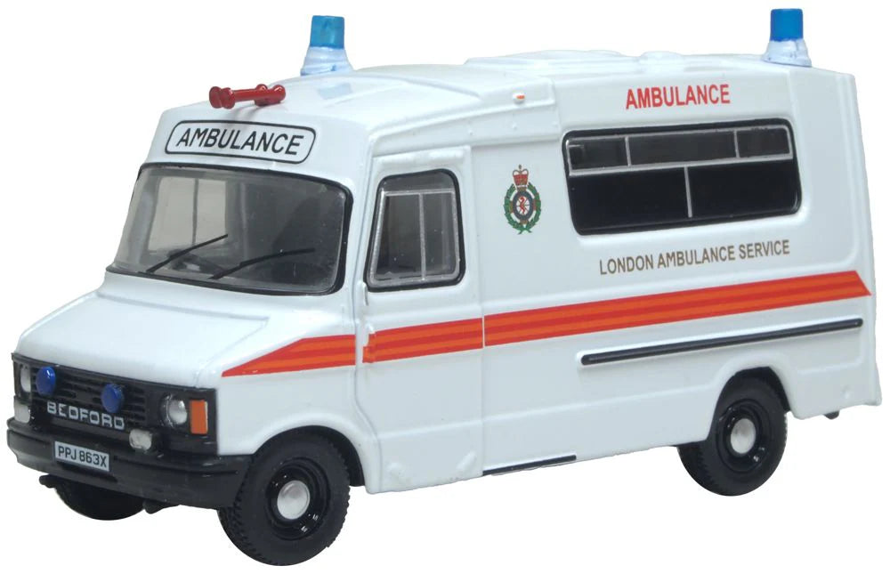 76HAN002 - Oxford Diecast - Bedford CF Hanlon Ambulance London