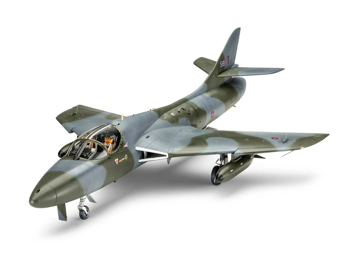 RL03786 - Revell - British Hawker Hunter T.7/T.7A (1:32 Scale)