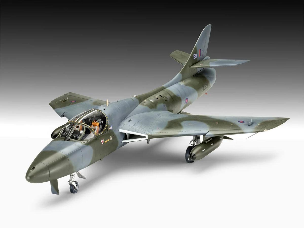 RL03786 - Revell - British Hawker Hunter T.7/T.7A (1:32 Scale)