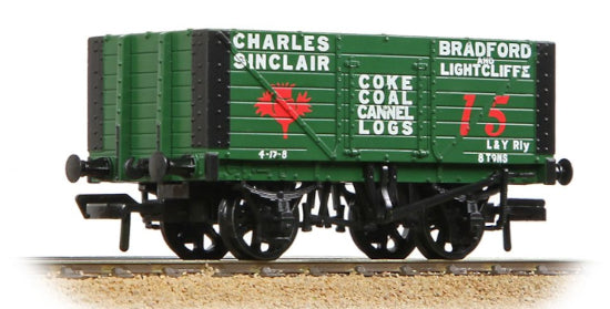 37-101B 7 Plank Fixed End Wagon Charles Sinclair Green