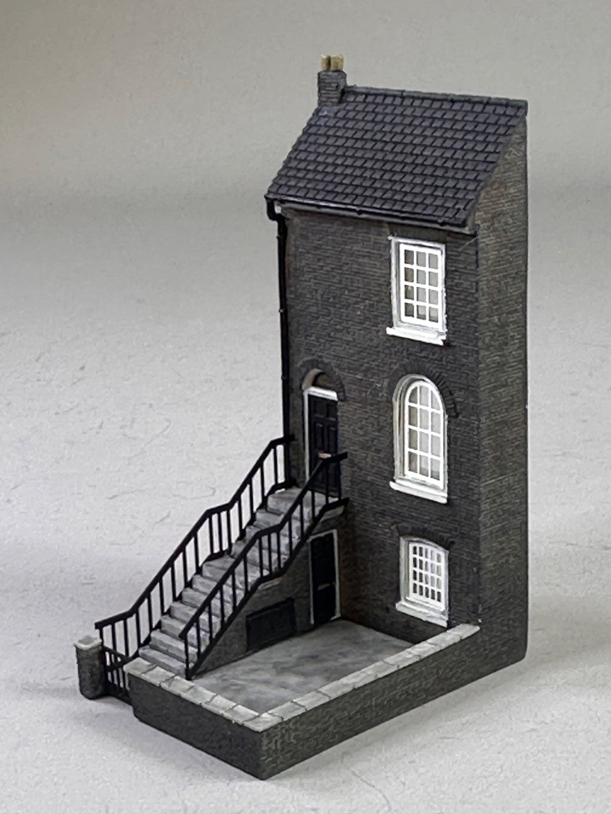 Low Relief 3 Story City House