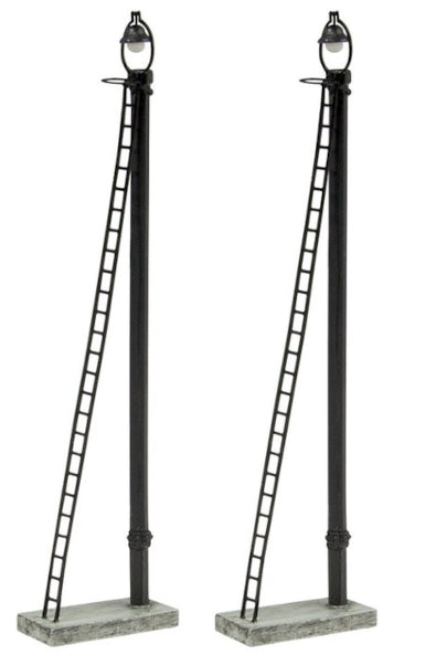 Scenecraft 42-561 Wooden Post Yard Lamps (2)