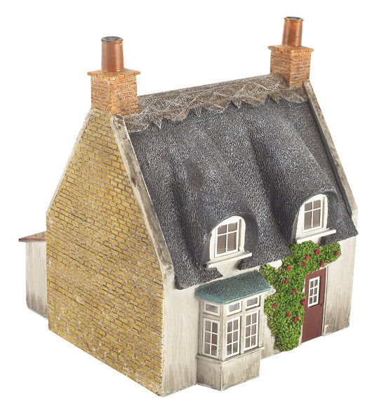 44-122 Thatched Cottage - Honey Stone & Red Door SPECIAL OFFER