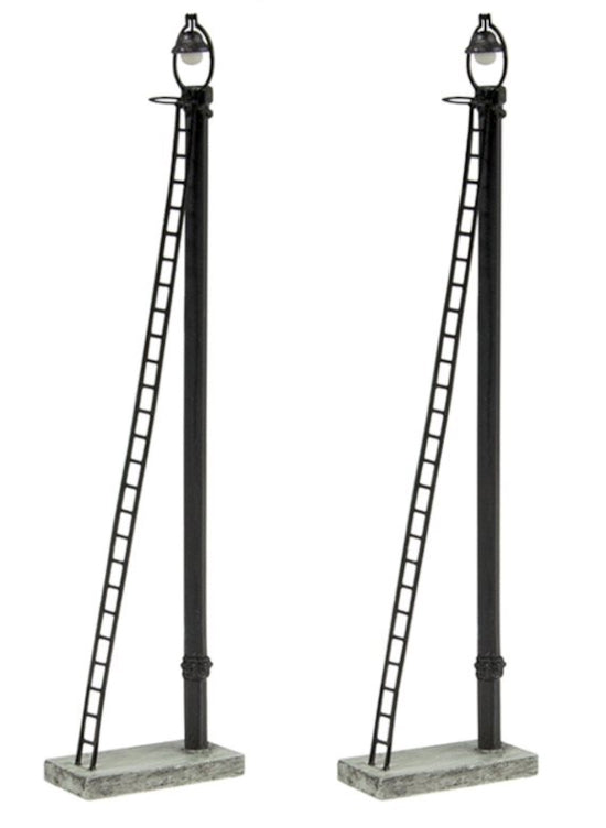 Bachmann 44-561 Wooden Post Lamps (2)