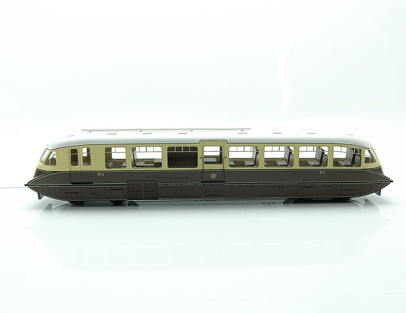 4D-011-000 - Dapol - OO/HO - Streamlined GWR Railcar - No.11 Choc/Cream GWR