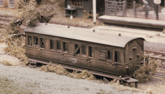 501 - Small Grounded Coach