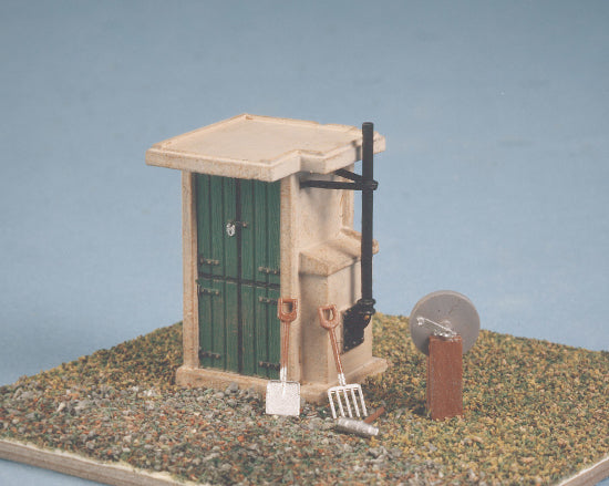 549 SR Fogman's Hut and Tools