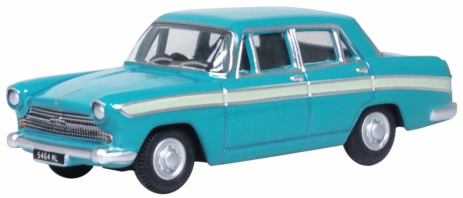 76ACF007 - Oxford Diecast - Austin Cambridge Snowberry White/Embassy Maroon 1:76