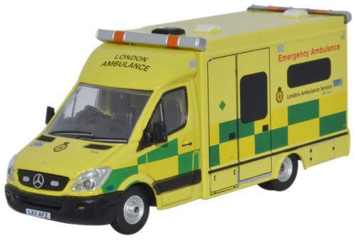 76MA002  -Oxford Diecast - Mercedes Ambulance London