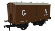 930002 - Rapido - OO - GNR 8T Van GN Livery No.21000