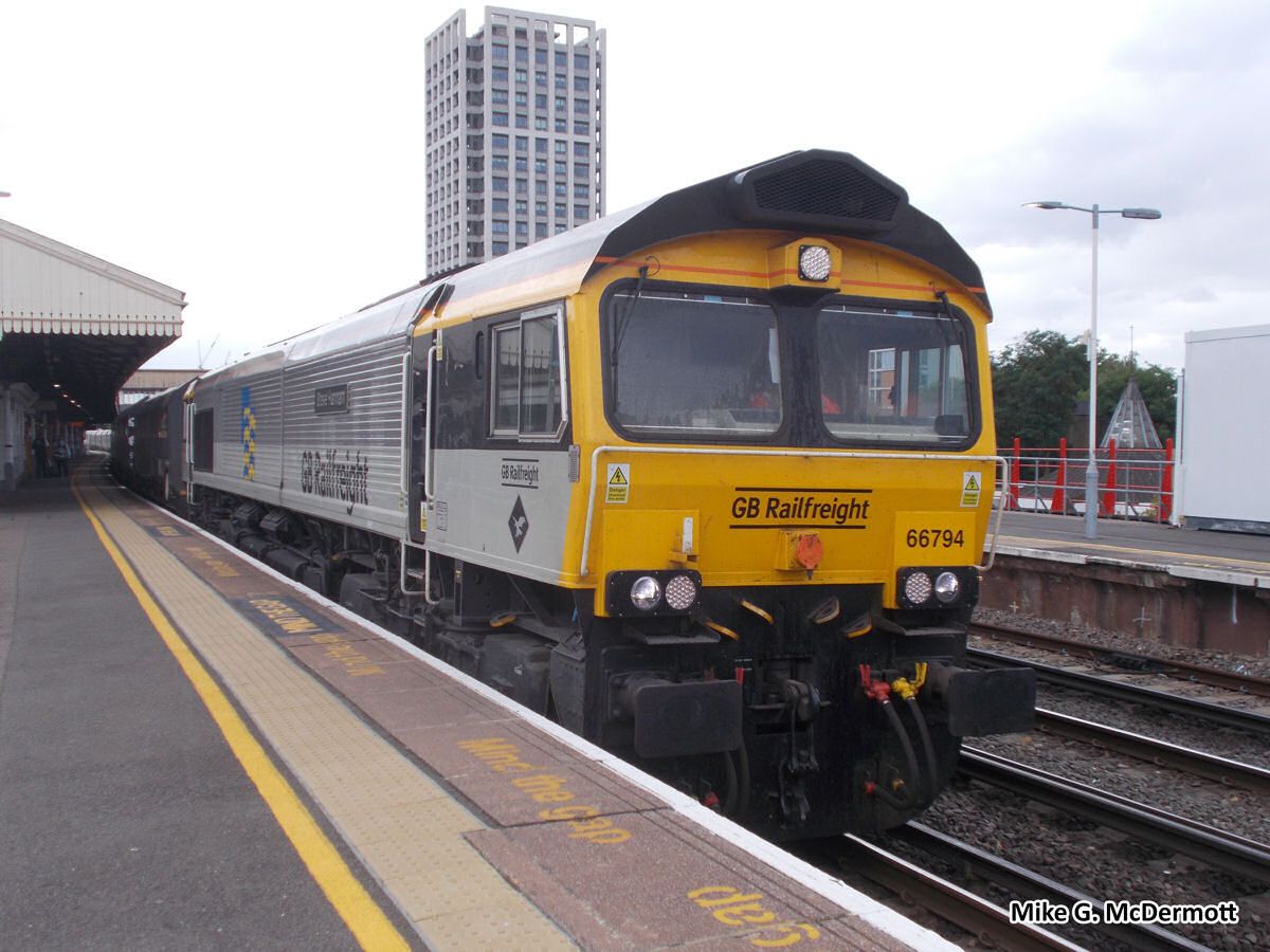 GM2210105 - Gaugemaster - Class 66 794 'Steve Hannam' Railfreight Petroleum