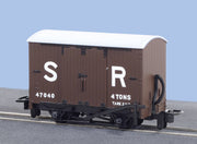 GR221E - PECO Great Little Trains - OO-9 - L&B Box Van, SR Livery No.47040