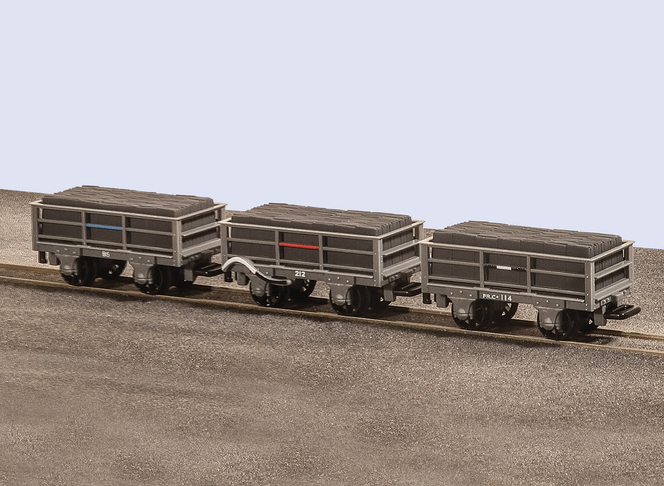 GR321 - PECO Great Little Trains - OO-9 - Ffestiniog Railway 2 Ton Slate Wagon Unbraked X 2, Braked X 1, Grey