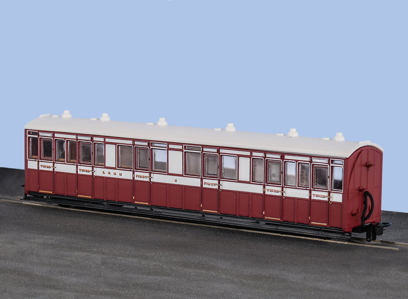GR400B - PECO Great Little Trains - OO-9 - L&B Composite Coach 1st/3rd L & B Livery No. 6