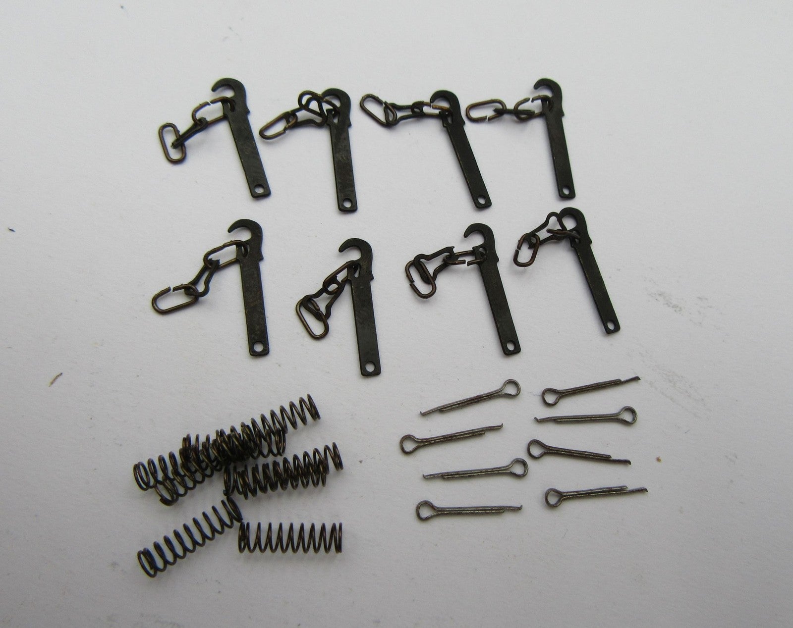 LP6 - Smiths - OO - Assembled Instanter Couplings (8)