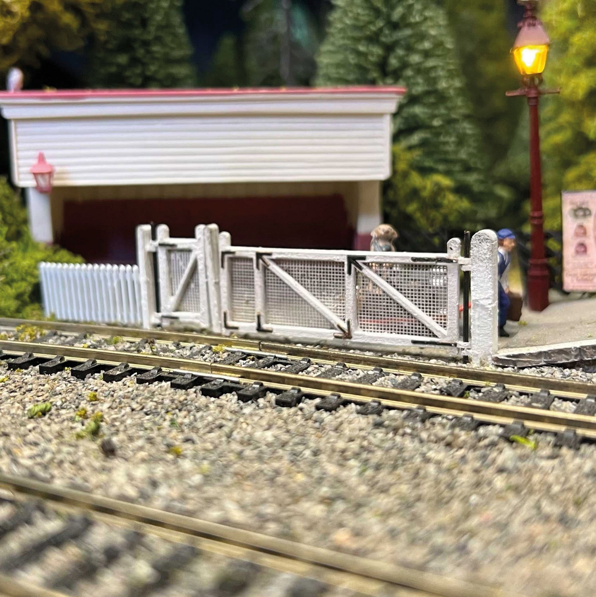 LX484 - Scale Model Scenery - OO/HO - NYMR Crossing Gates