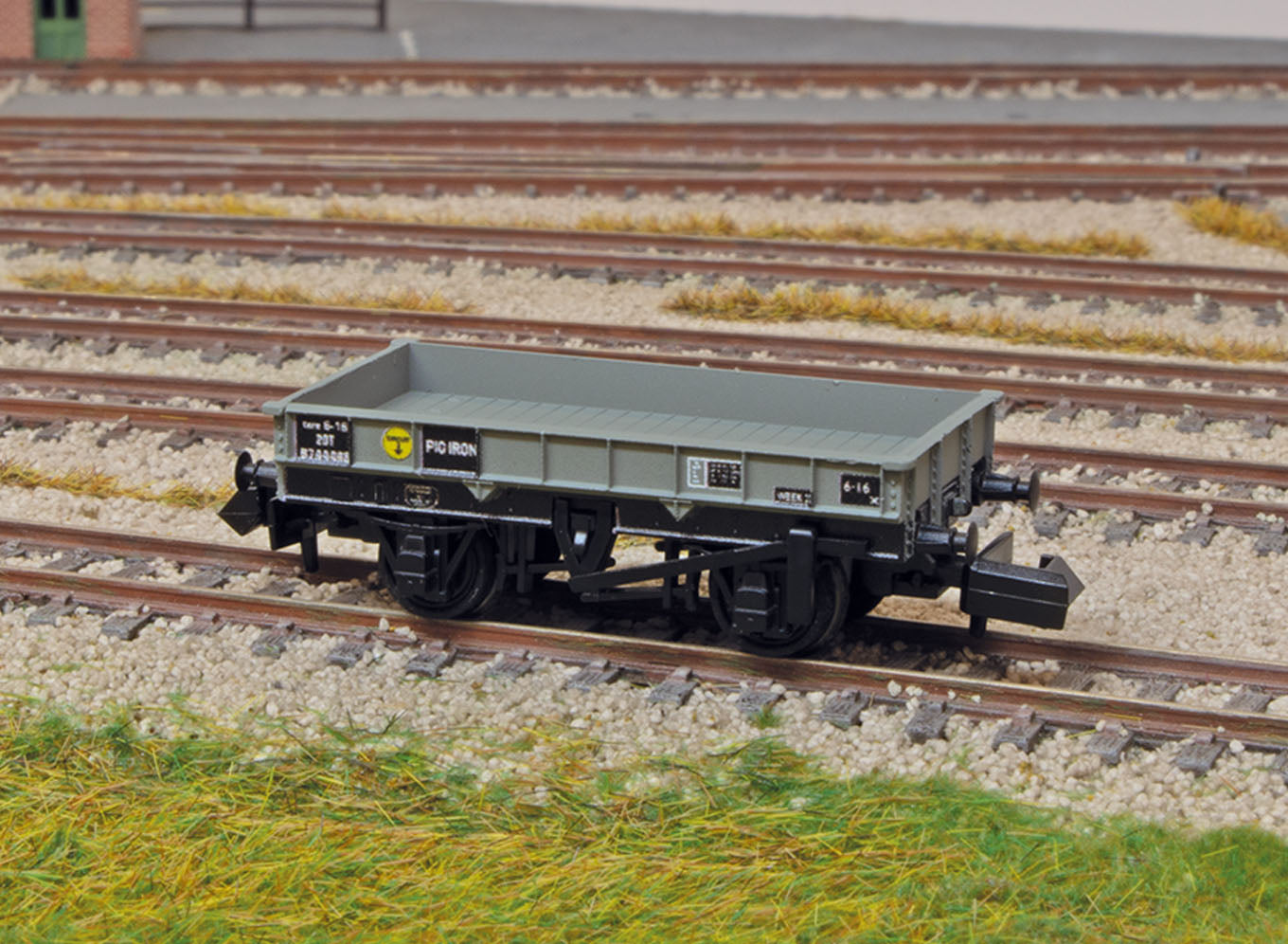 NR1100B - PECO - N - Pig Iron Wagon - BR Grey
