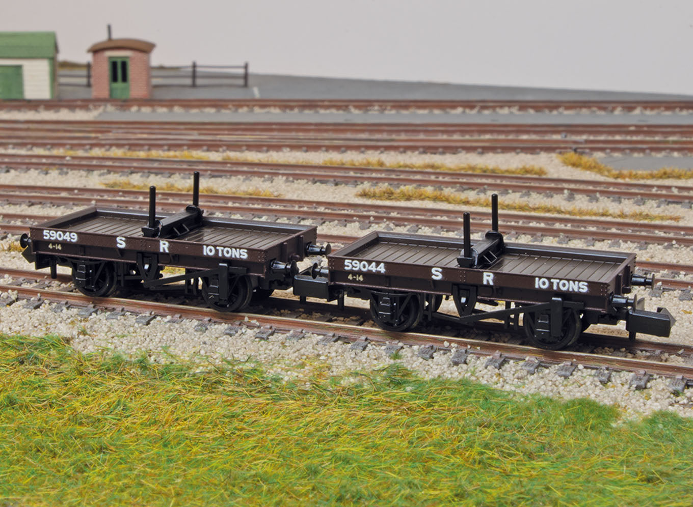 NR1152S - PECO - 4w Bolster Wagon Twin Pack, SR Brown