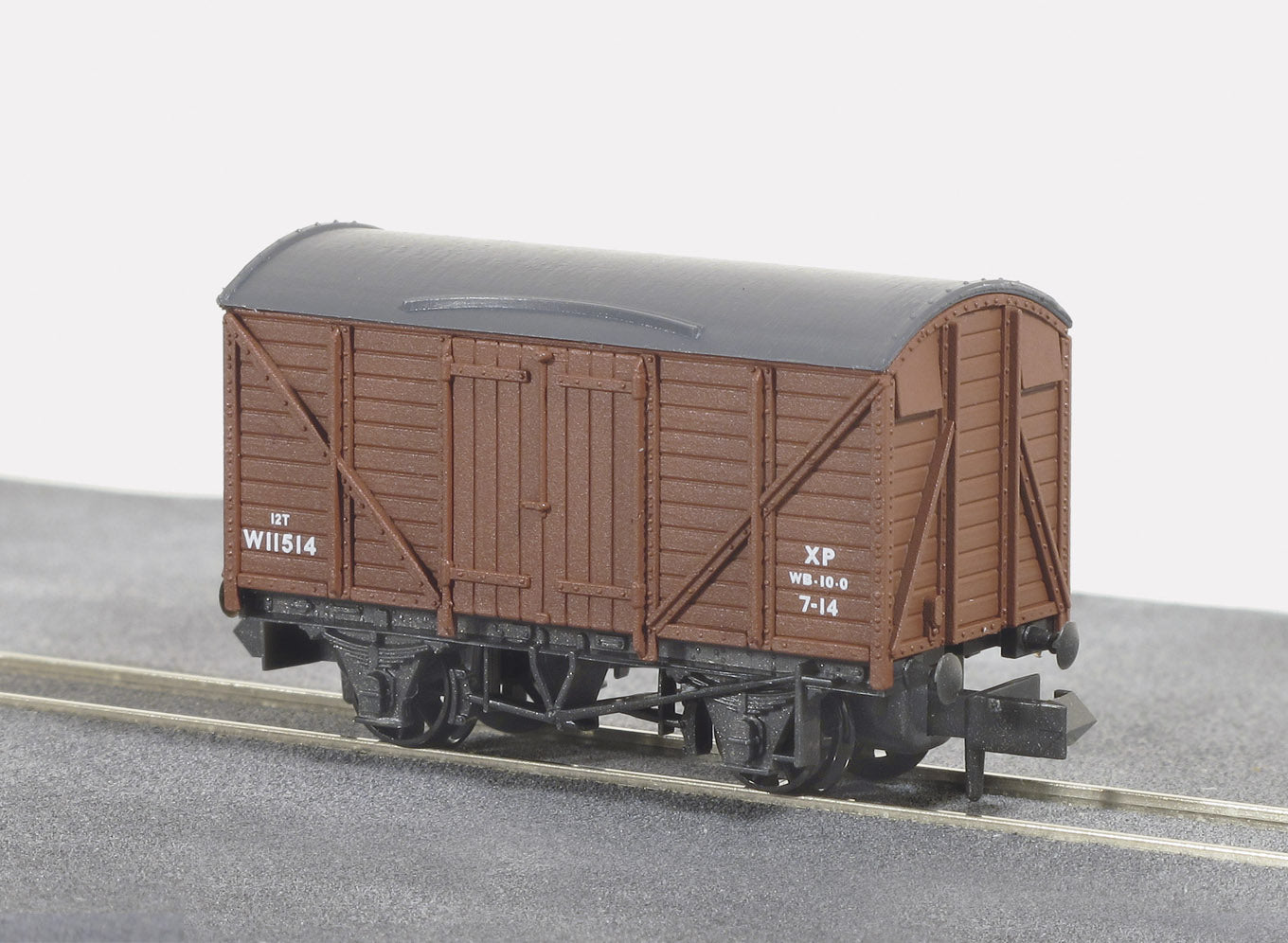Box Van Stand. type BR Brown