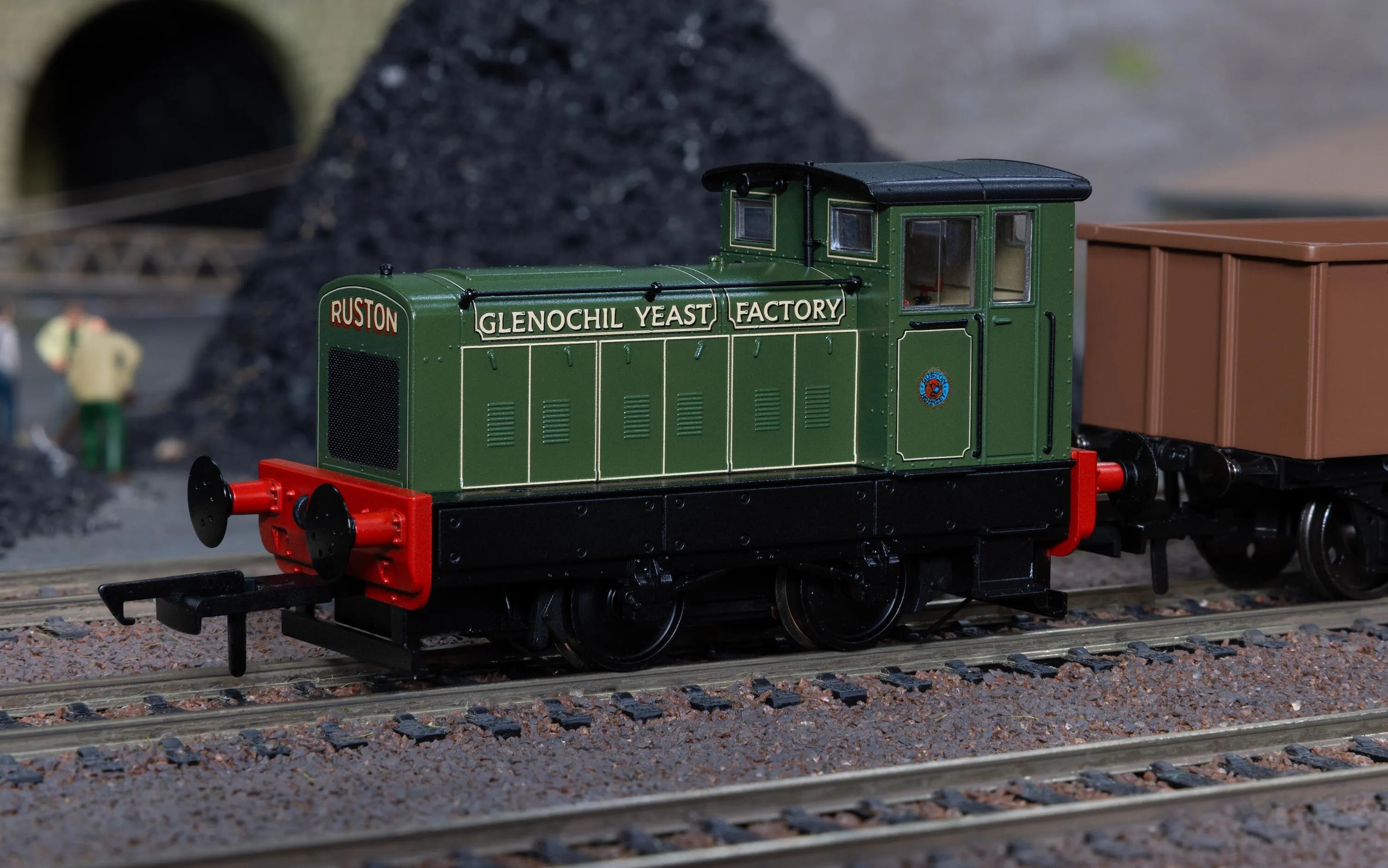 R30515 - Hornby - OO - Glenochil Yeast Factory - Ruston & Hornsby - 88DS