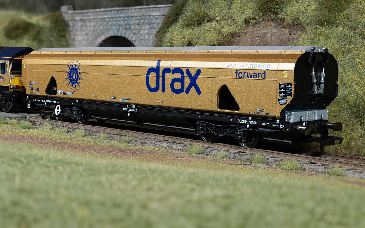R60322 - Hornby - OO - Drax Biomass Gold 50th Anniversary Wagon