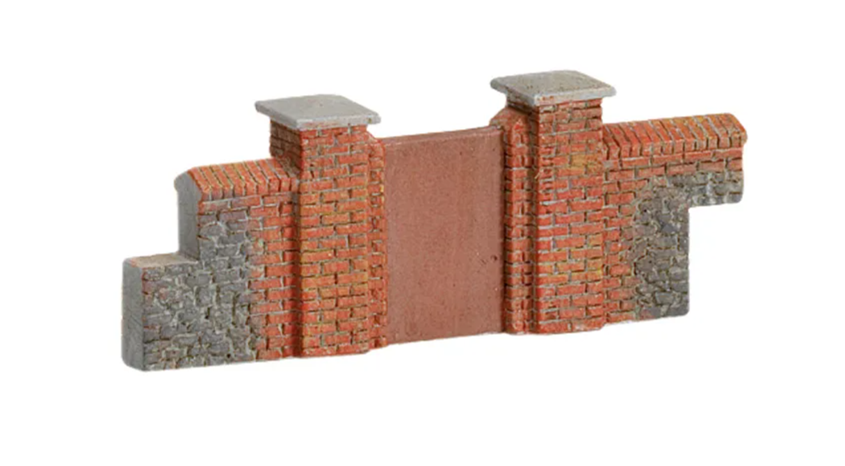R8979 - Hornby - Brick Walling, Gates & Piers