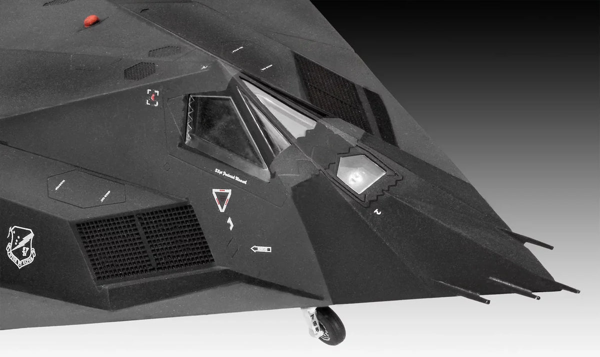 RL03899 - Revell - US F-117A Nighthawk (1:72 Scale)