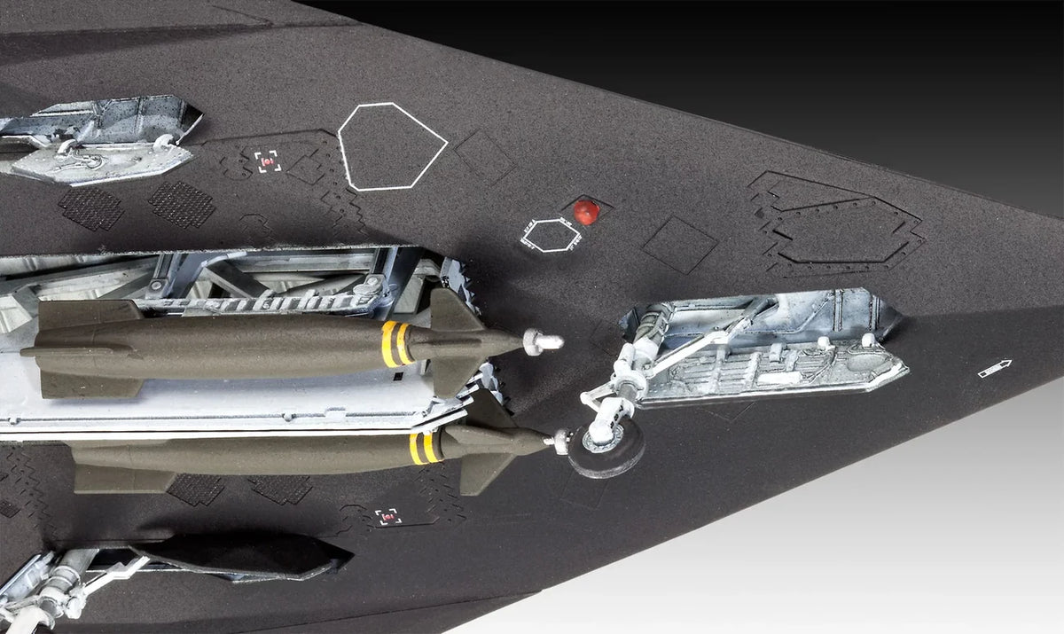 RL03899 - Revell - US F-117A Nighthawk (1:72 Scale)