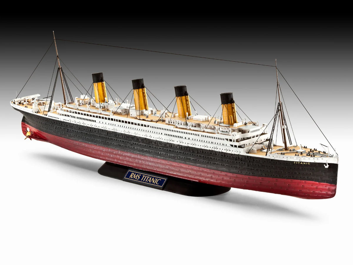 RL05210 - Revell - RMS Titanic (1:700 Scale)