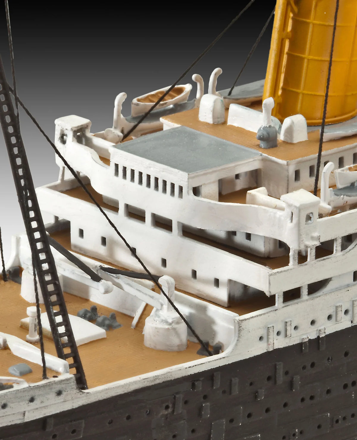 RL05210 - Revell - RMS Titanic (1:700 Scale)