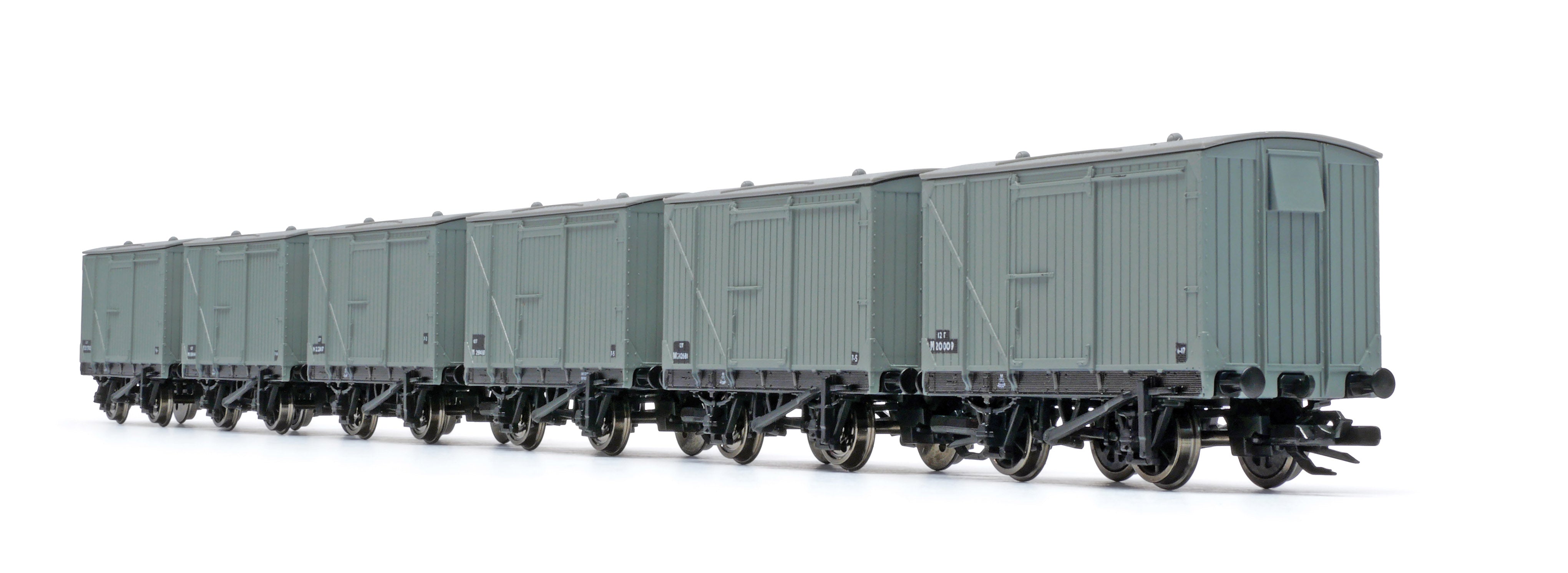 TTR61302 - PECO - TT:120 - LMS/BR 9ft Wheelbase Vans Unfitted (Set of 6)
