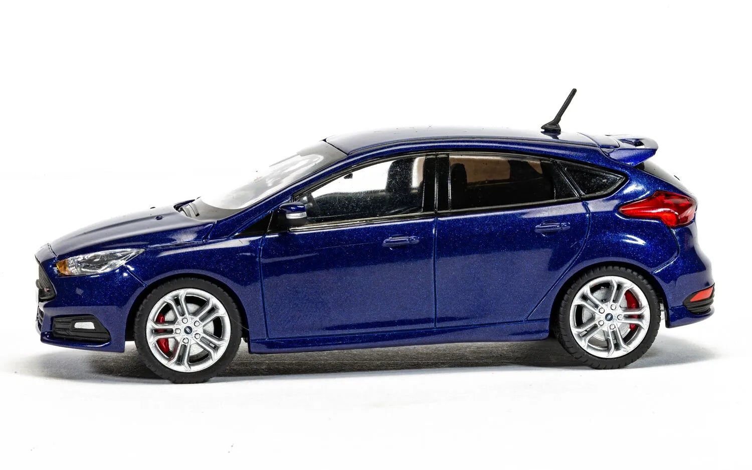 VA15307 - Corgi - Ford Focus Mk3 ST-3, Deep Impact Blue - 1:43 Scale