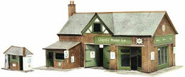 B32 Country Garage & Petrol Pump