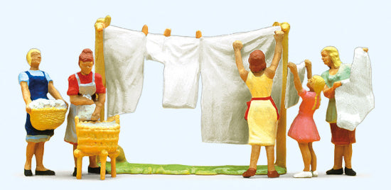 Preiser 10050 'Women Hanging Washing' HO Gauge