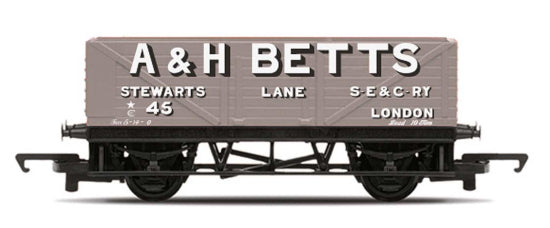 Hornby R60049 RailRoad PO, A & H Betts, Plank Wagon