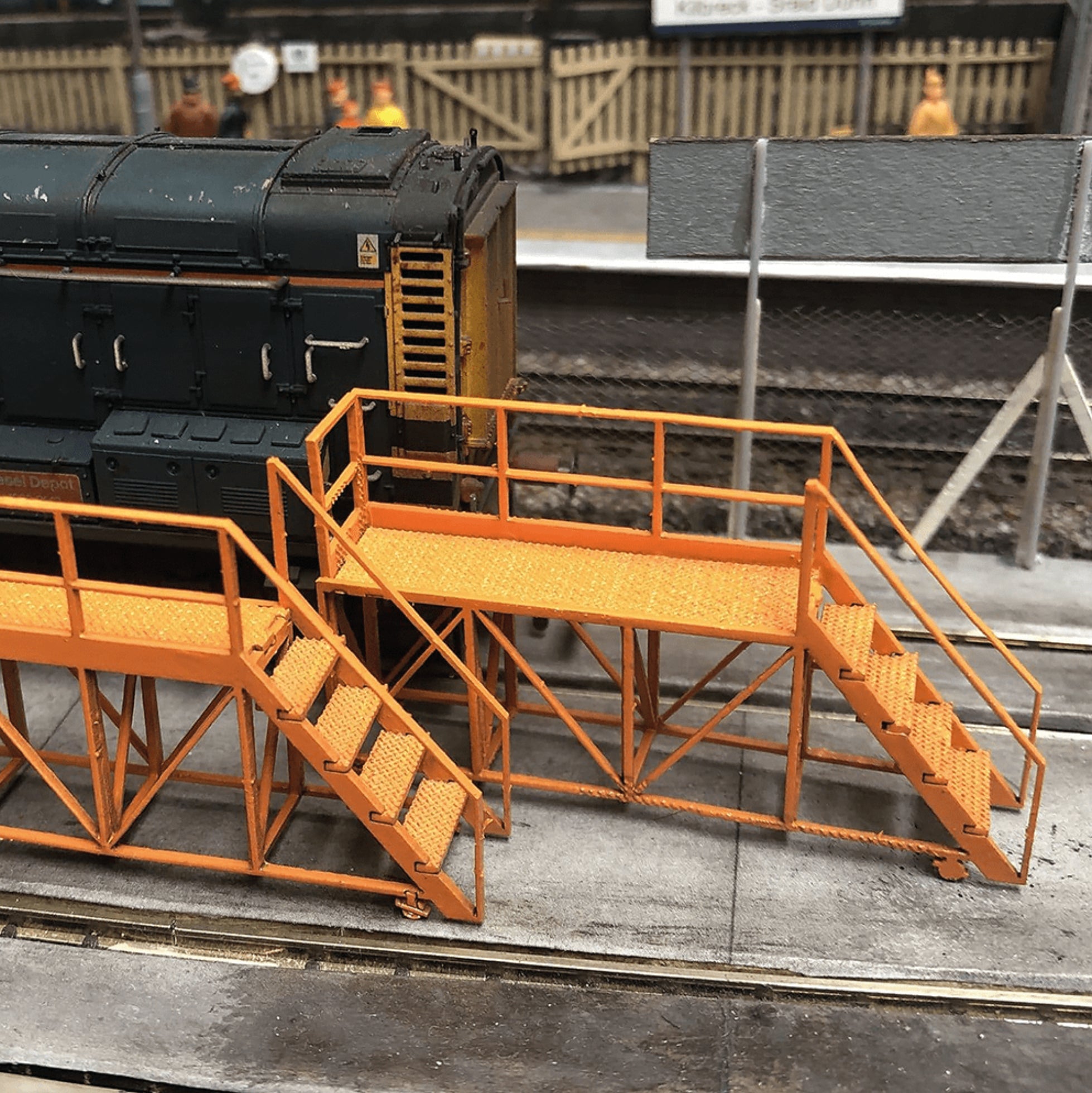 LX446 - Scale Model Scenery - OO/HO - Locomotive Axcess Platforms