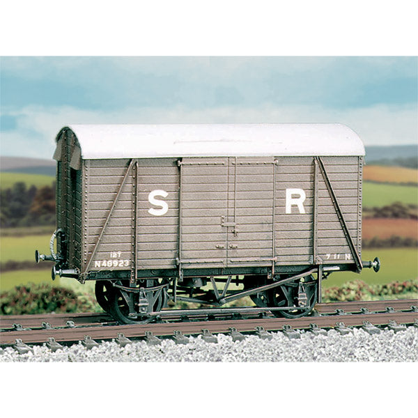 PC594 - SR 12 ton Even Planked Ventilated Box Van
