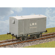 PS09 - Parkside - O - LMS Ventilated Van with Corrugated Ends